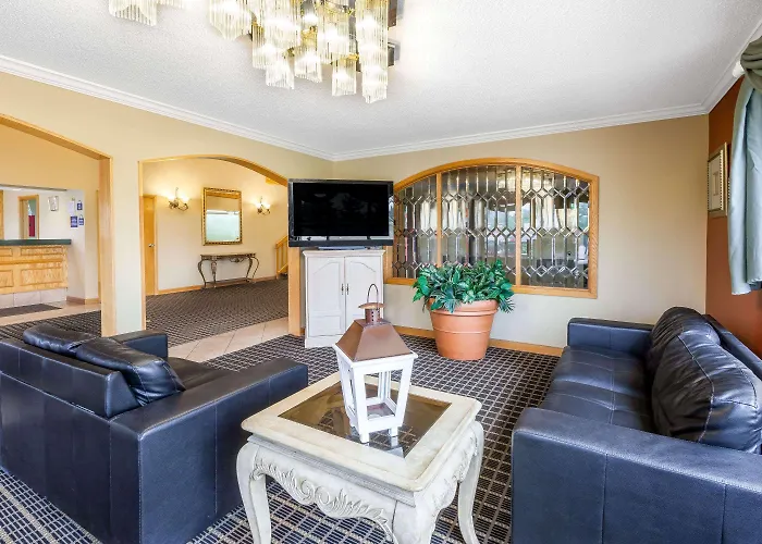 Days Inn & Suites By Wyndham Kalamazoo